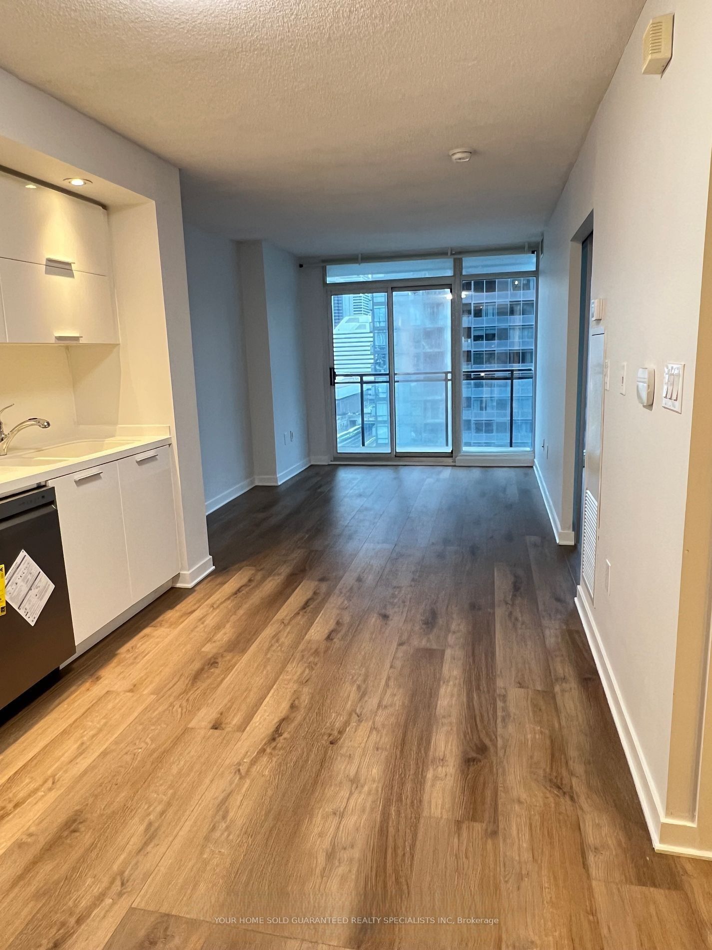 Additional image 4 of 1901-25 Capreol Court, Toronto, ON, M5V 3Z7