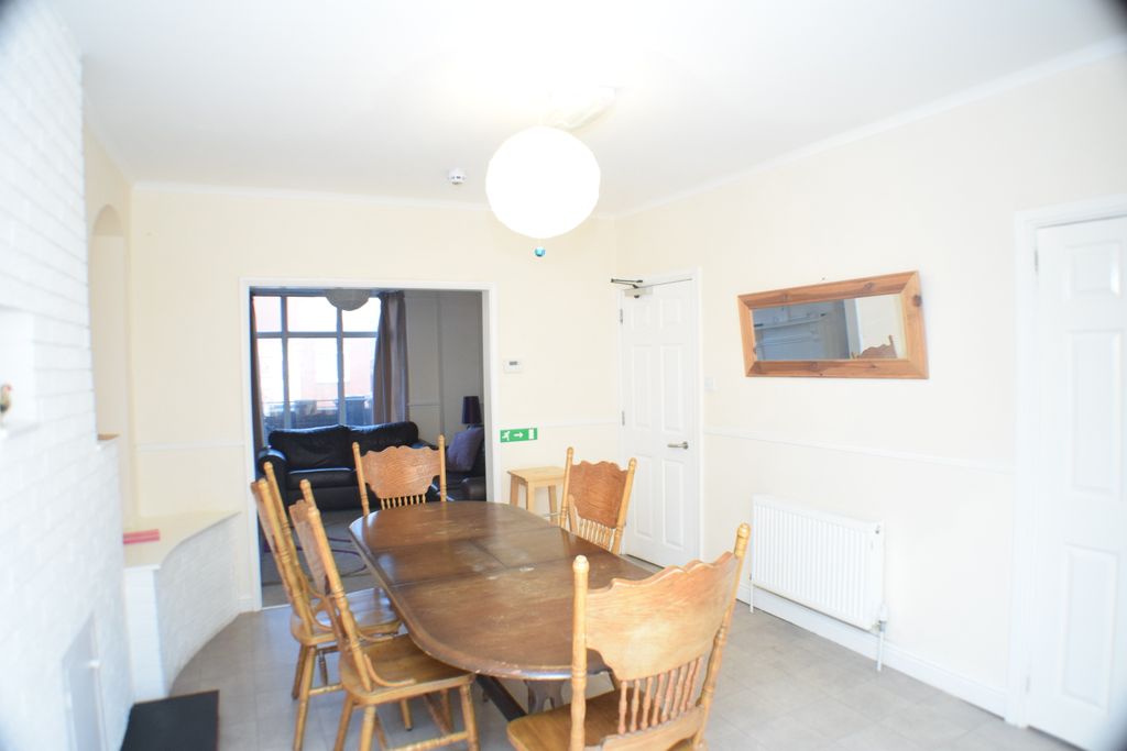 Additional image 3 of 5 bed shared accommodation to rentTaunton Road, Bridgwater TA6