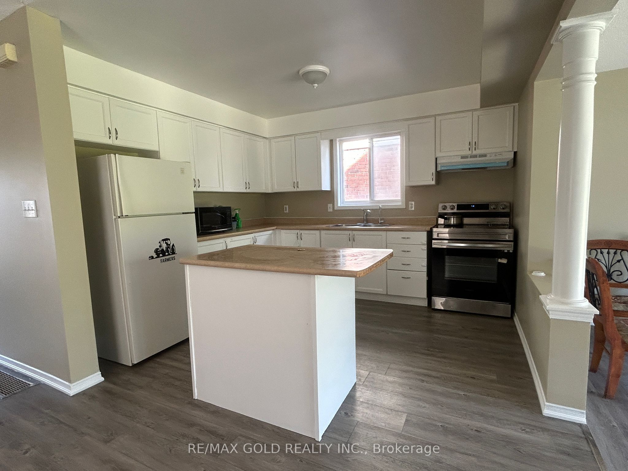 Upper Level-283 Newport Drive, Cambridge, ON, N3H 5T2 photo 4