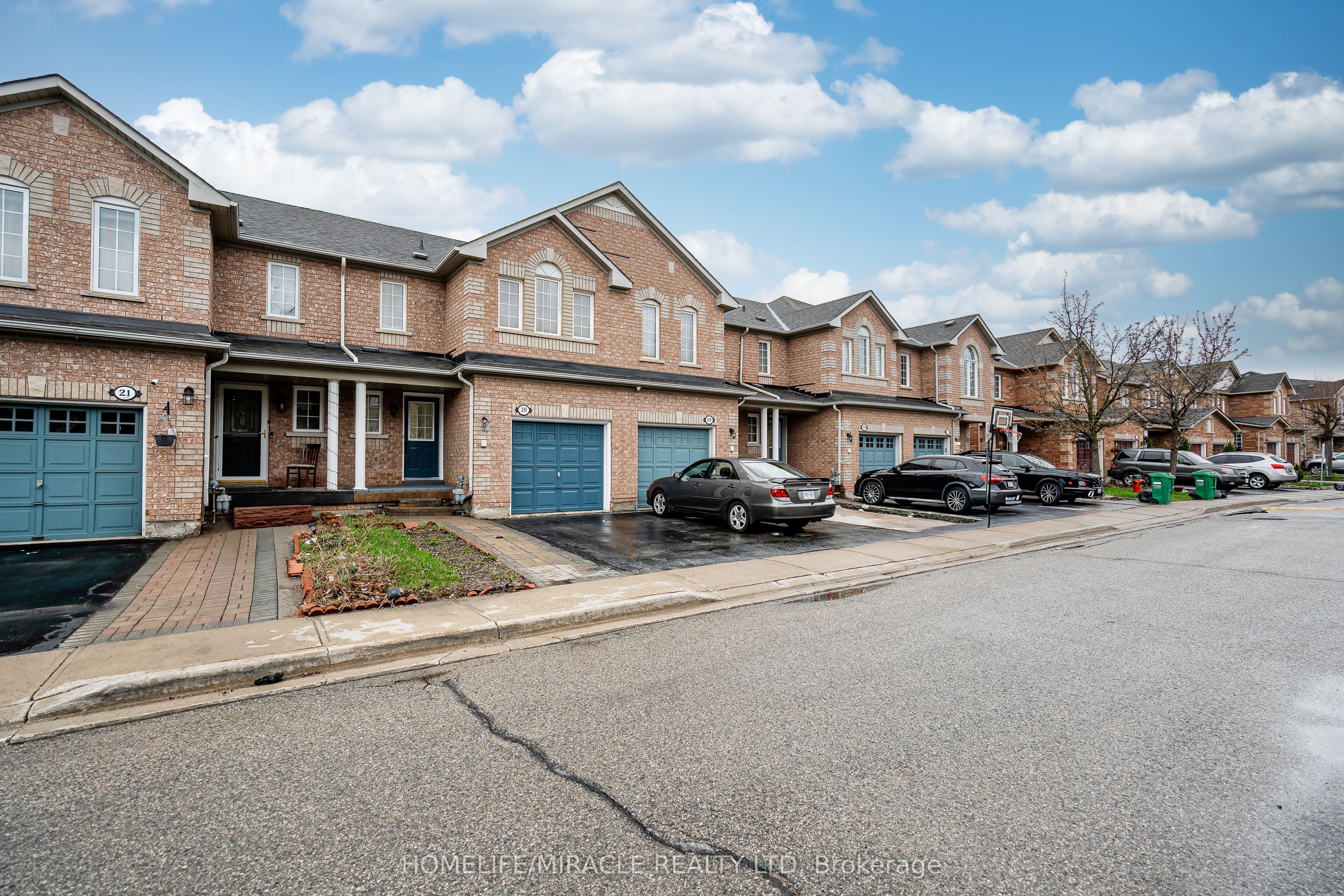 20-21 Eastview Gate, Brampton, ON, L6P 1P6 photo 2