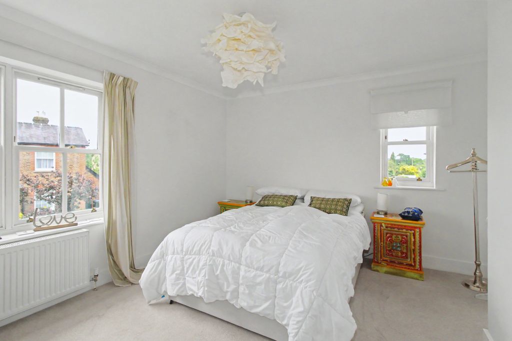 Additional image 7 of 3 bed detached house to rentBrisson Close, West End, Esher KT10
