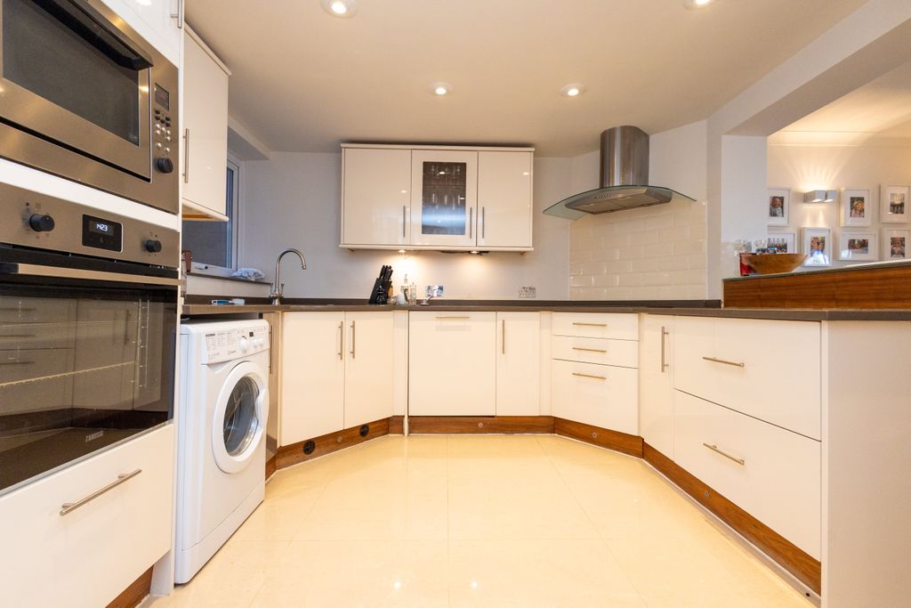 Additional image 4 of 3 bed flat to rentHarbour Watch, 391 Sandbanks Road, Poole BH14