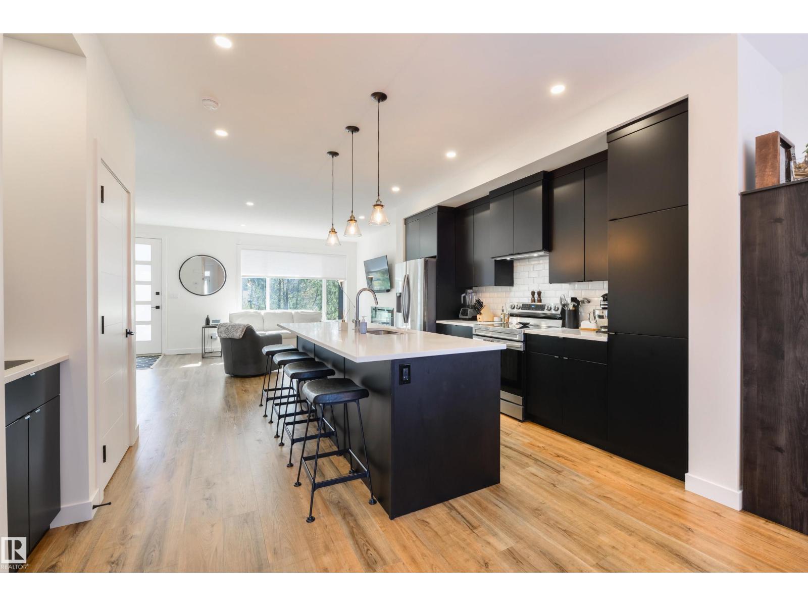11414 125 Street NW, Edmonton, AB, T5M0M9