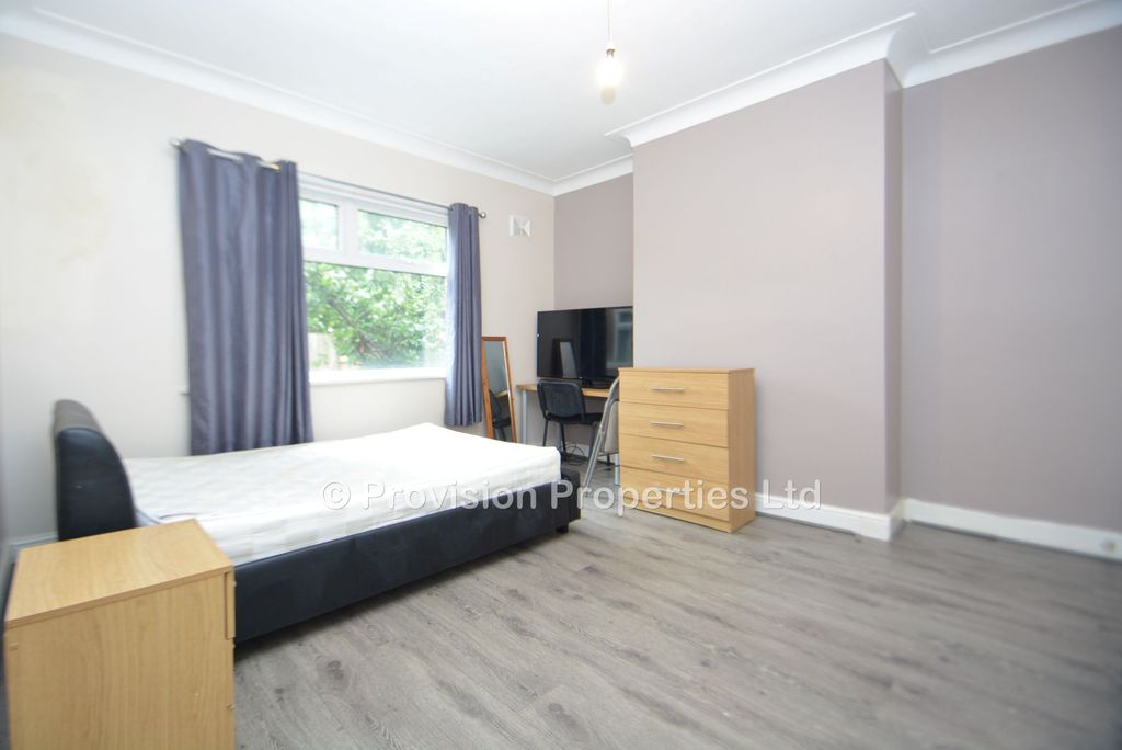 Additional image 3 of 7 bed semi-detached house to rentSt Michaels Lane, Headingley, Leeds LS6