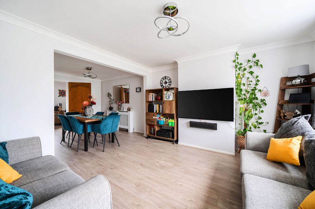 Additional image 2 of 3 bed semi-detached house for saleHurst Road, Near Burnham, Berkshire SL1