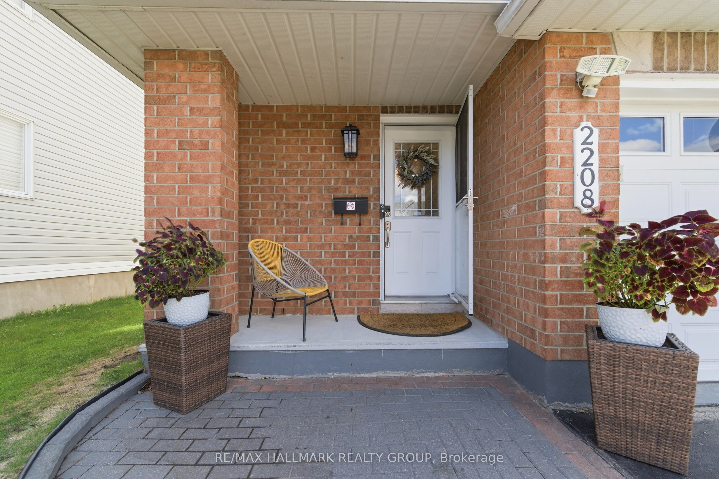 Additional image 2 of 2208 Brockstone Crescent, Ottawa, ON, K4A 4V4