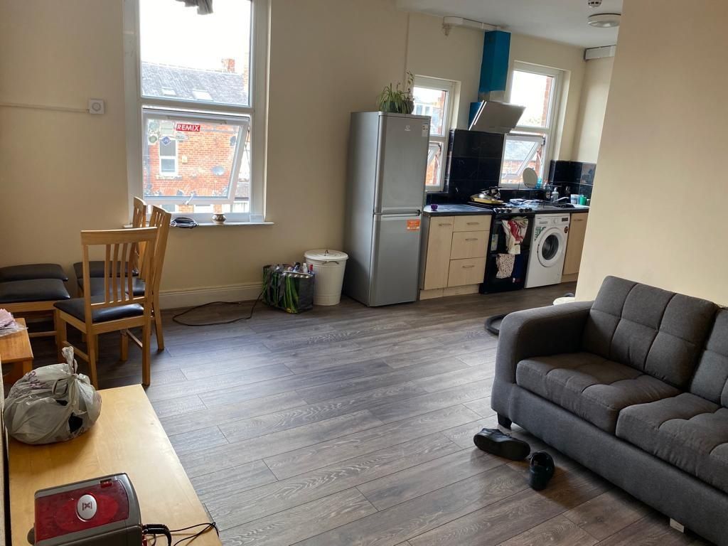 6 bed flat to rentHyde Park Road, Leeds LS6