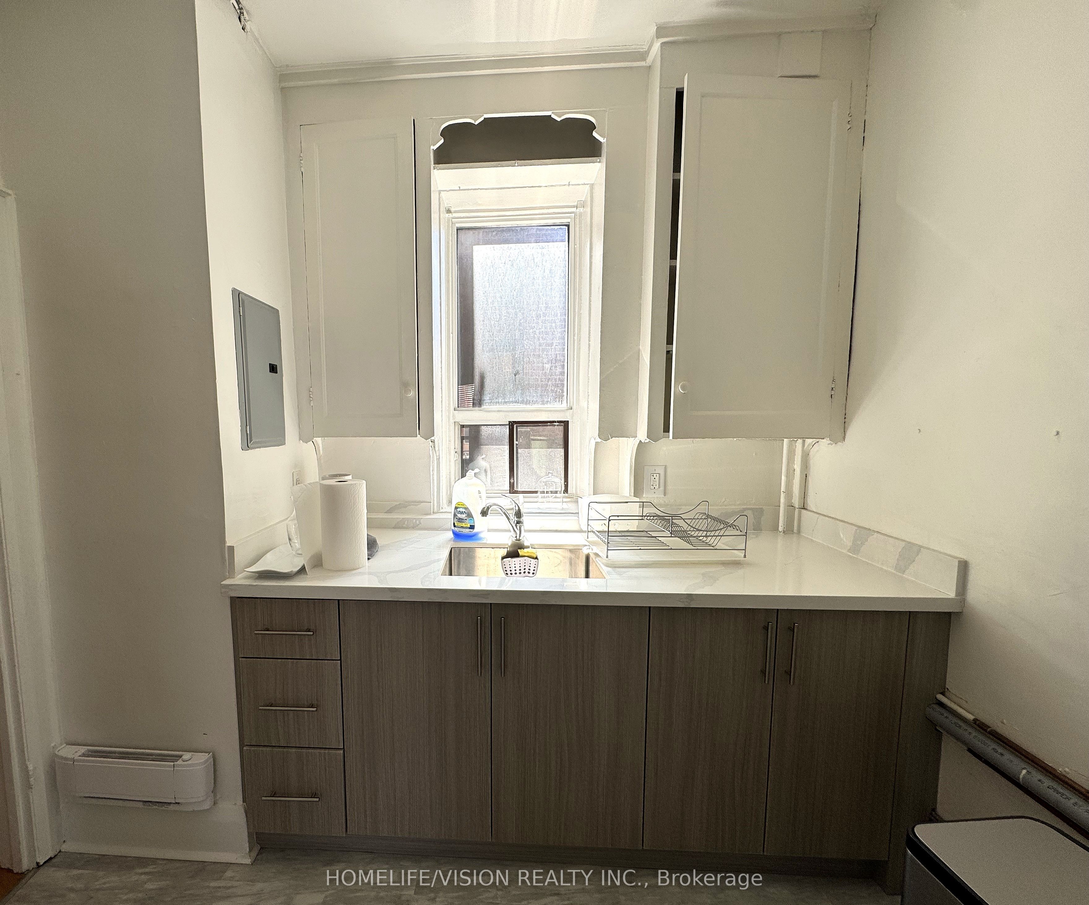 Additional image 5 of Apt #1-555 Danforth Avenue, Toronto, ON, M4K 1P7