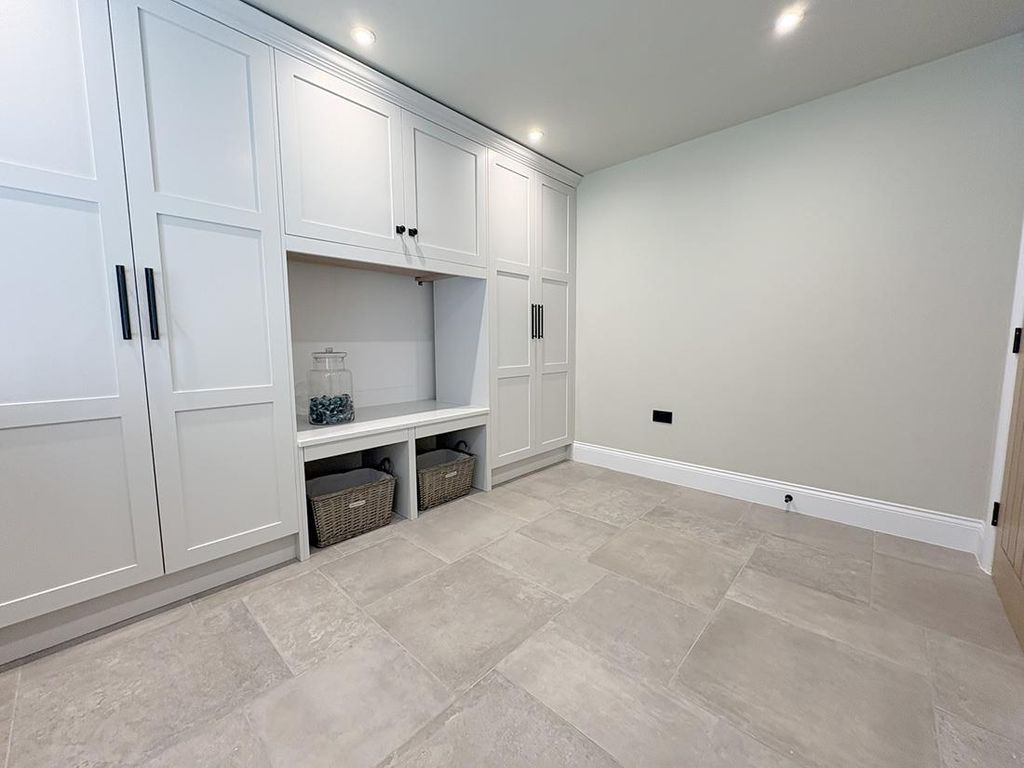 Additional image 8 of 4 bed property to rentHarewood Avenue, Harewood, Leeds LS17