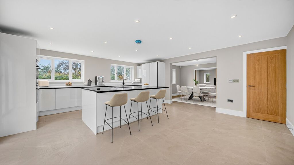 Additional image 5 of 5 bed detached house to rentLeeds Road, Bramhope, Leeds, West Yorkshire LS16