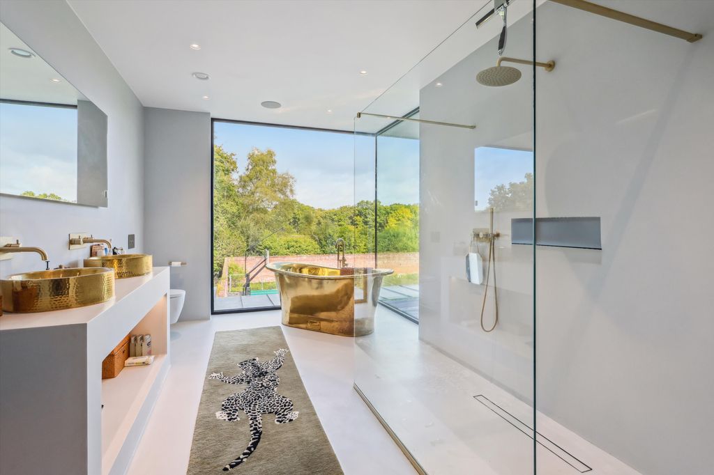 Additional image 14 of 5 bed detached house to rentLondon Road, Windlesham, Surrey GU20