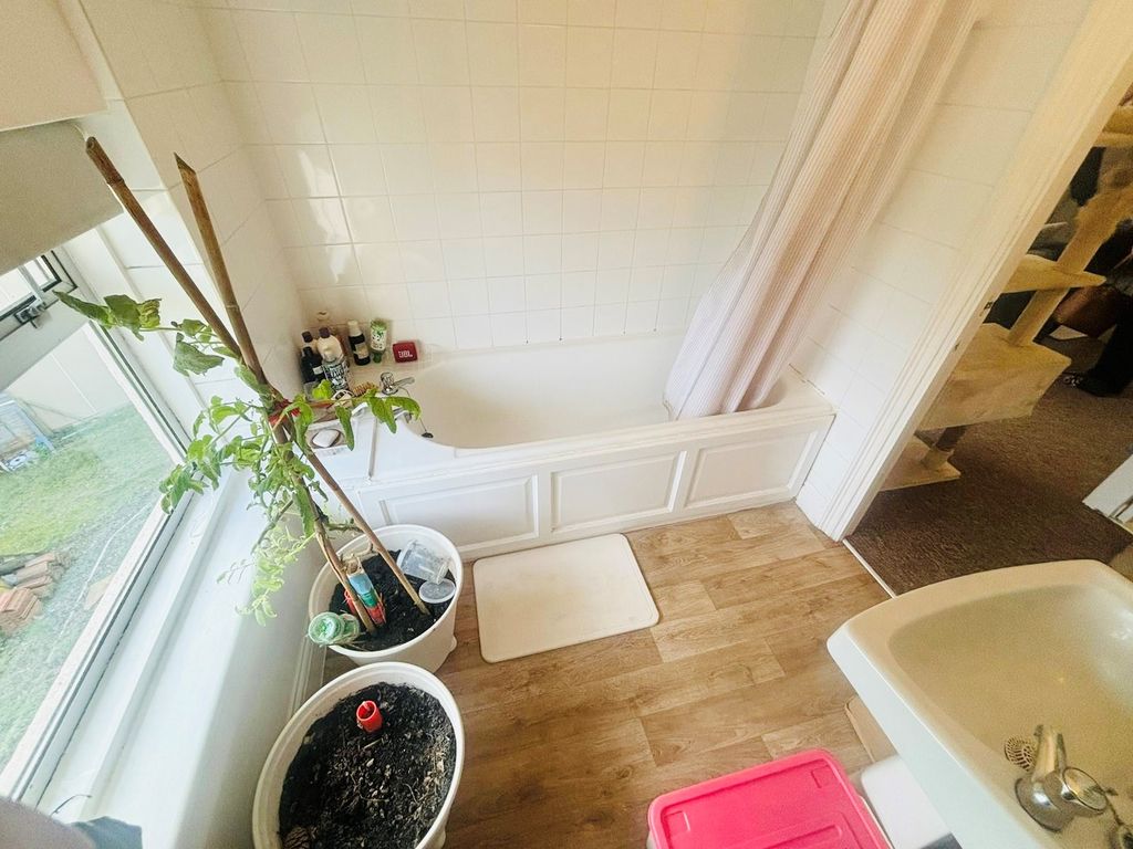 Additional image 8 of 2 bed flat to rentSouth Road, Bristol BS20
