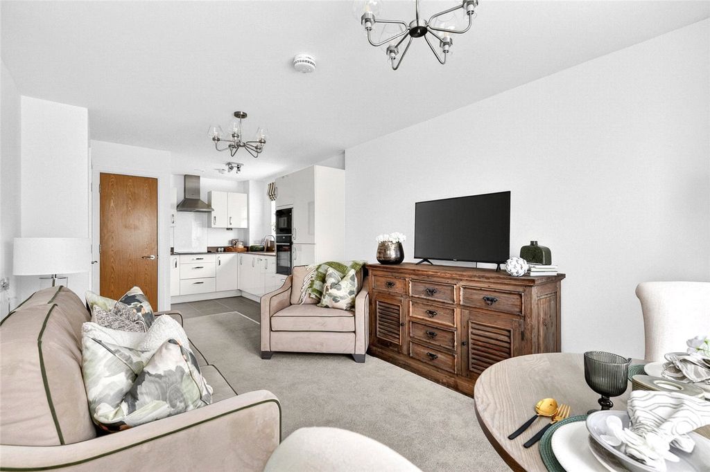 Additional image 2 of 1 bed property to rentQueens Road, Weybridge, Surrey KT13