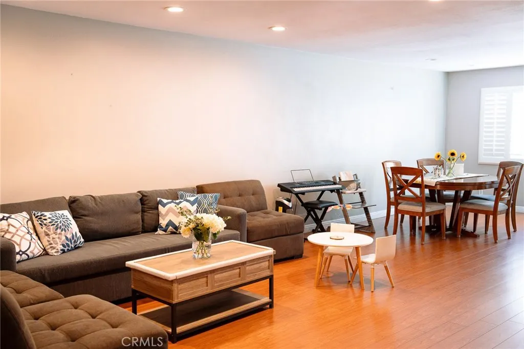 Additional image 31 of 9759 Via Roma, Burbank, CA 91504