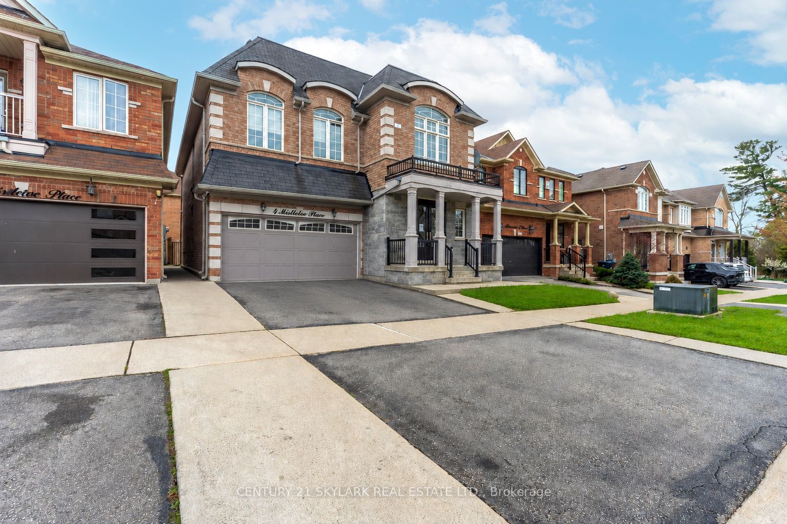 4 Mistletoe Place, Brampton, ON, L6Y 5V1 photo 3