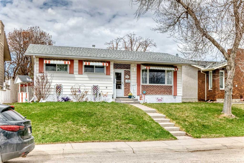 Additional image 2 of 165 Marbrooke Circle NE, Calgary, AB, T2A 2W4