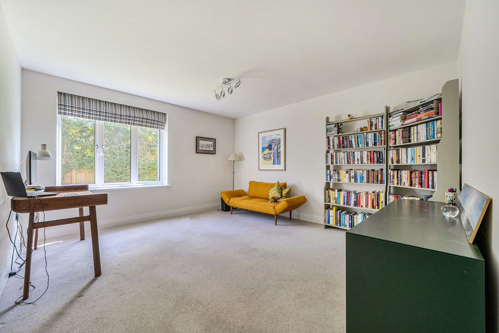 Additional image 14 of 3 bed flat for saleSouth Park Crescent, Gerrards Cross, Buckinghamshire SL9