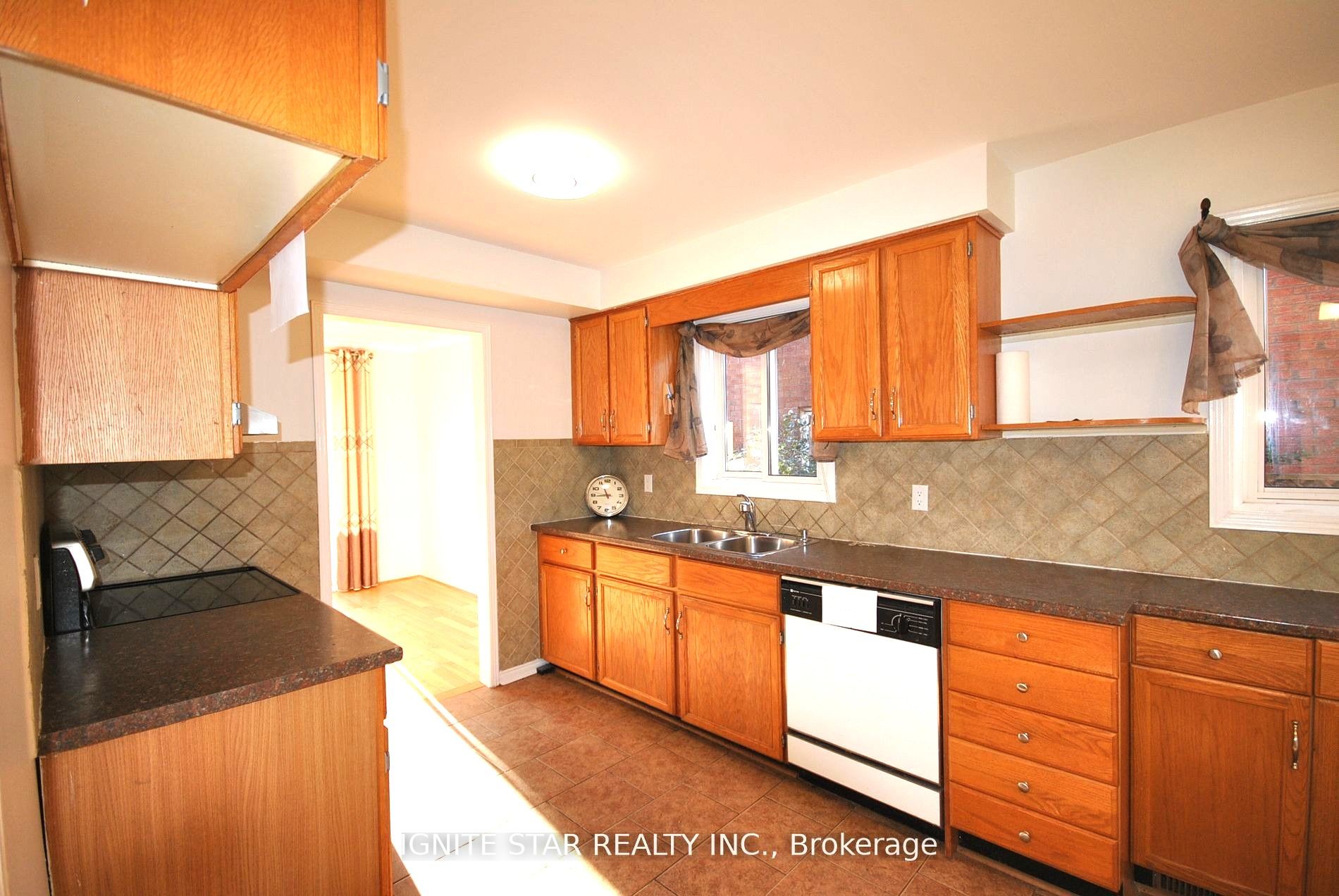 Additional image 3 of upper level-2368 Credit Valley Road, Mississauga, ON, L5M 4E7