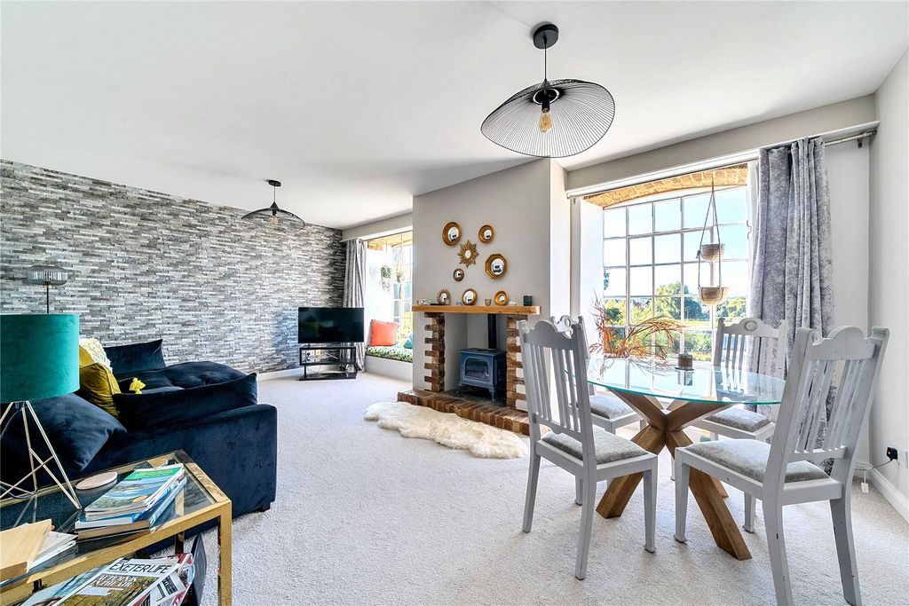 Additional image 2 of 2 bed flat to rentOld Mill Close, St Leonards, Exeter EX2