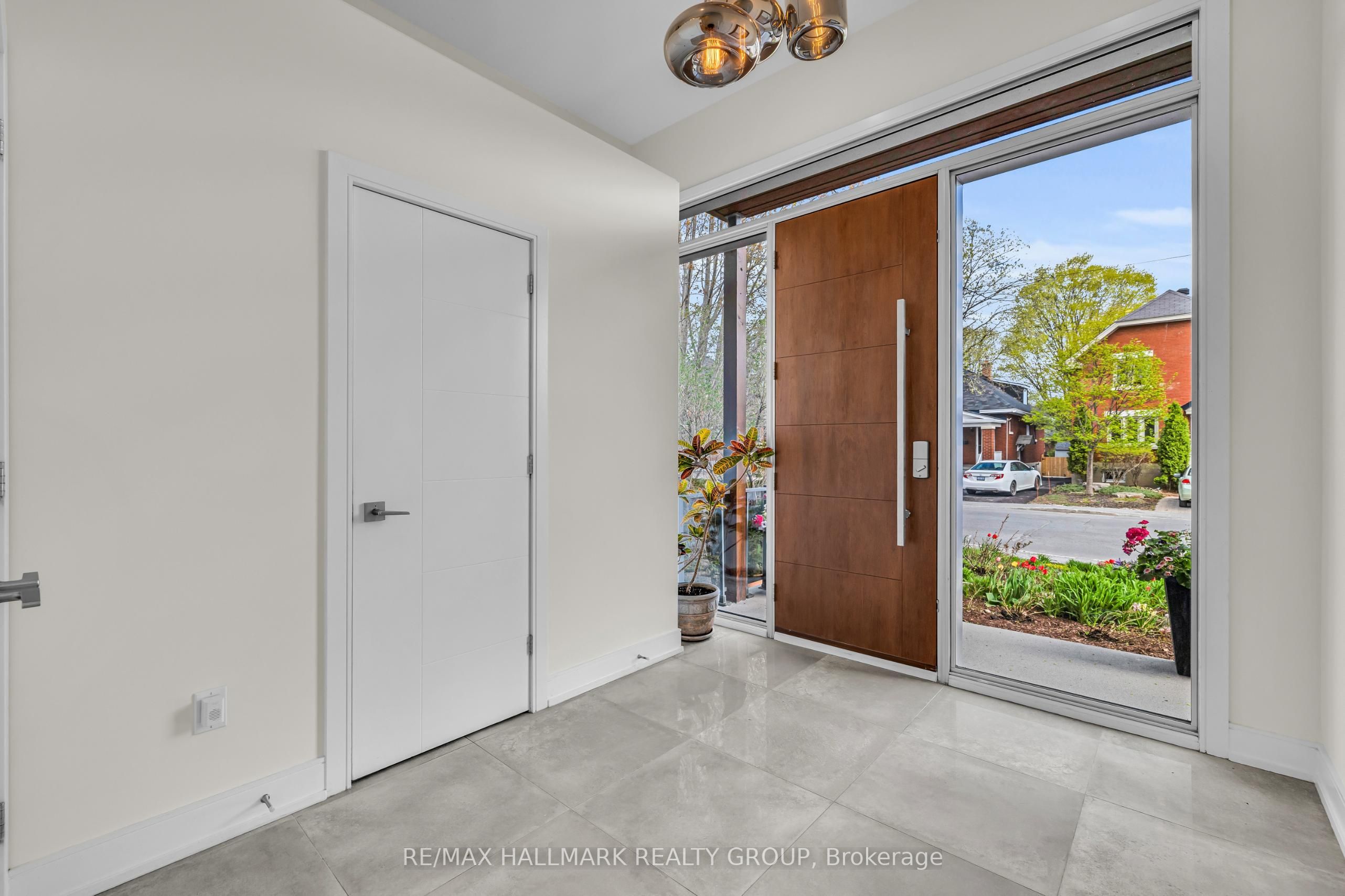 Additional image 2 of 92 Grange Avenue, Ottawa, ON, K1Y 0N9