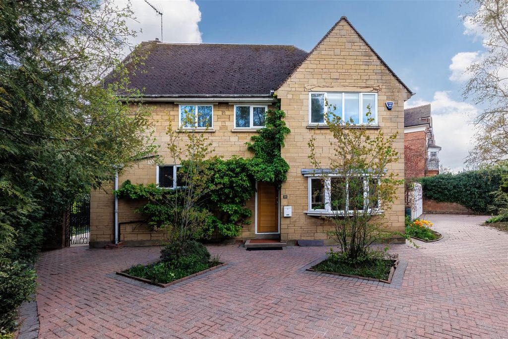 Additional image 17 of 4 bed property to rentUnion Road, Leamington Spa CV32
