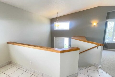 Additional image 8 of 34 Blackfoot Road W, Lethbridge, AB, T1K 7P5