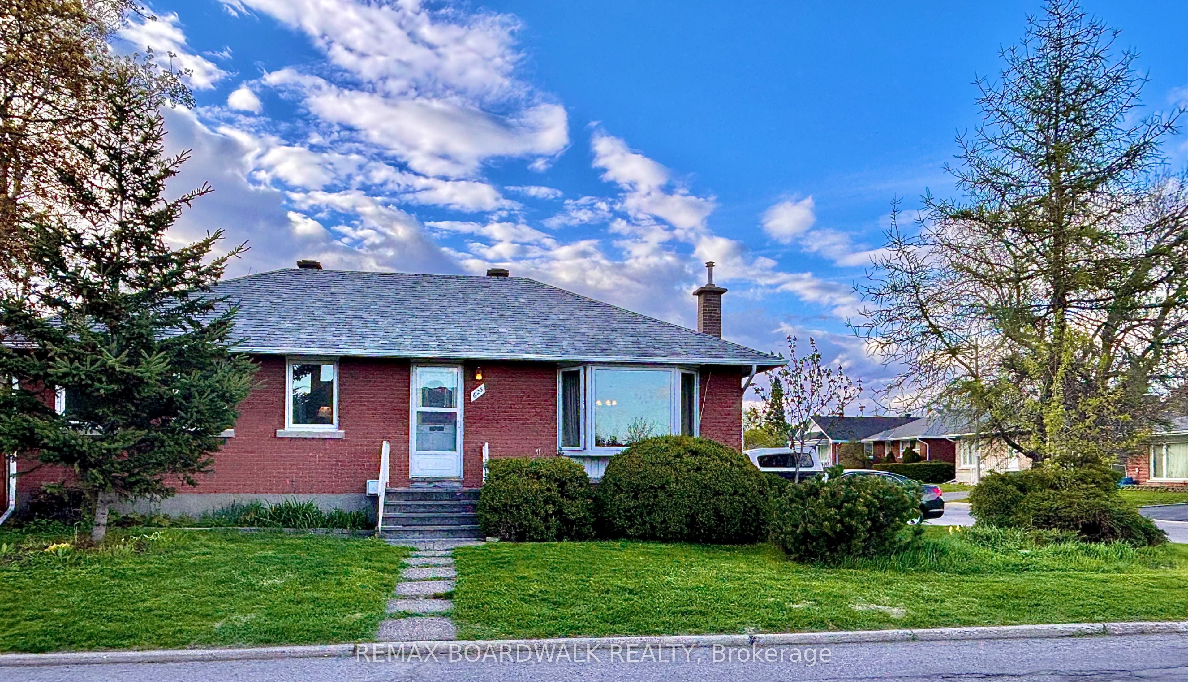 625 Clarke Avenue, Ottawa, ON, K1K 0Y6