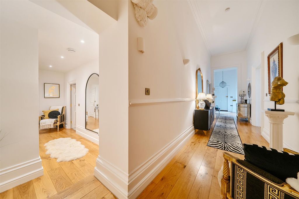 Additional image 7 of 3 bed flat for saleEast Street, Fareham, Hampshire PO16