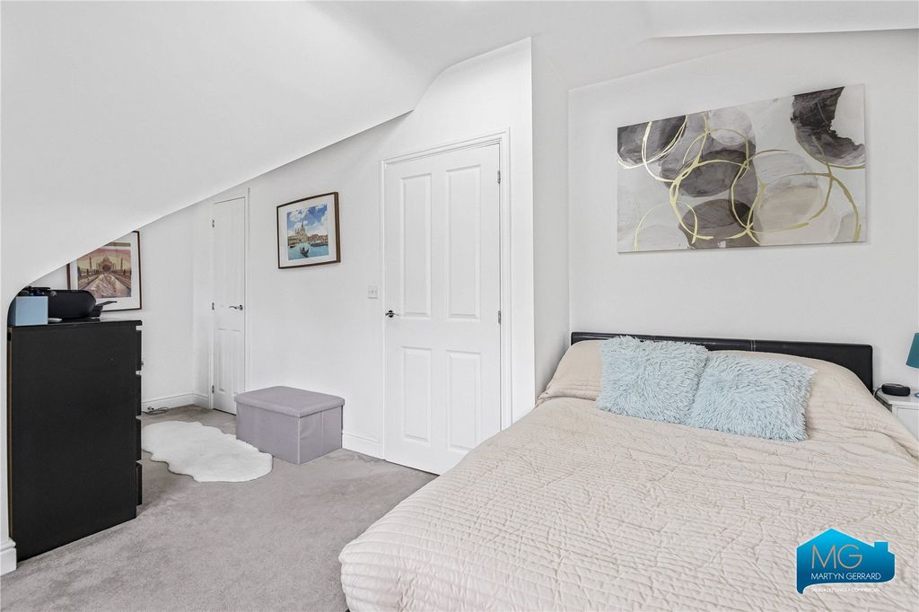 Additional image 22 of 4 bed semi-detached house to rentBunns Lane, Mill Hill, London NW7