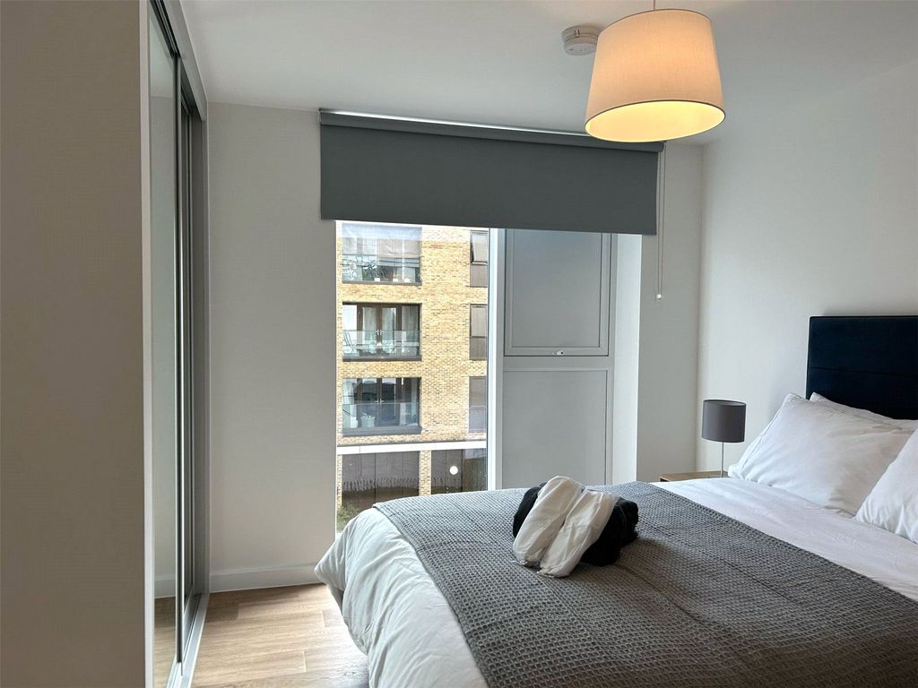 Additional image 6 of 2 bed flat to rentLeaping Birds Rise, Walton-On-Thames, Surrey KT12