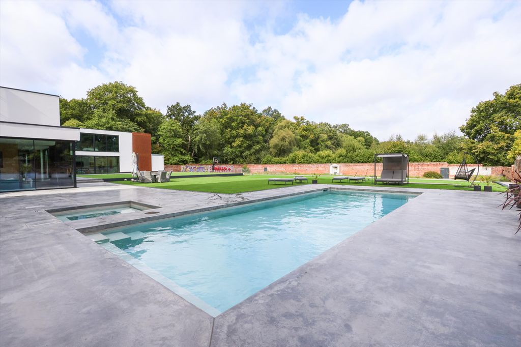 Additional image 3 of 5 bed detached house to rentLondon Road, Windlesham, Surrey GU20