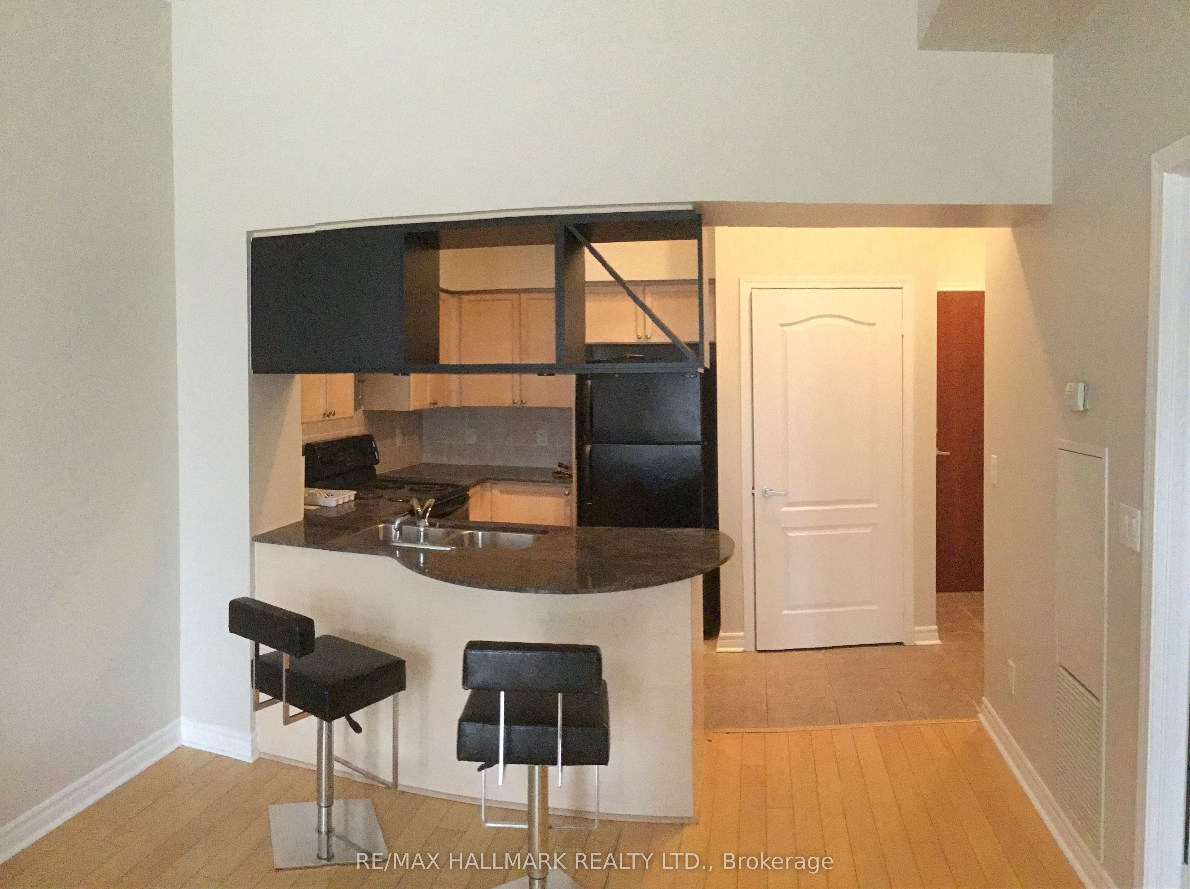 Additional image 6 of 318-320 City Centre Drive, Mississauga, ON, L5B 4P8