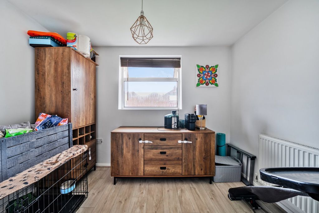 Additional image 13 of 3 bed semi-detached house for saleHurst Road, Near Burnham, Berkshire SL1