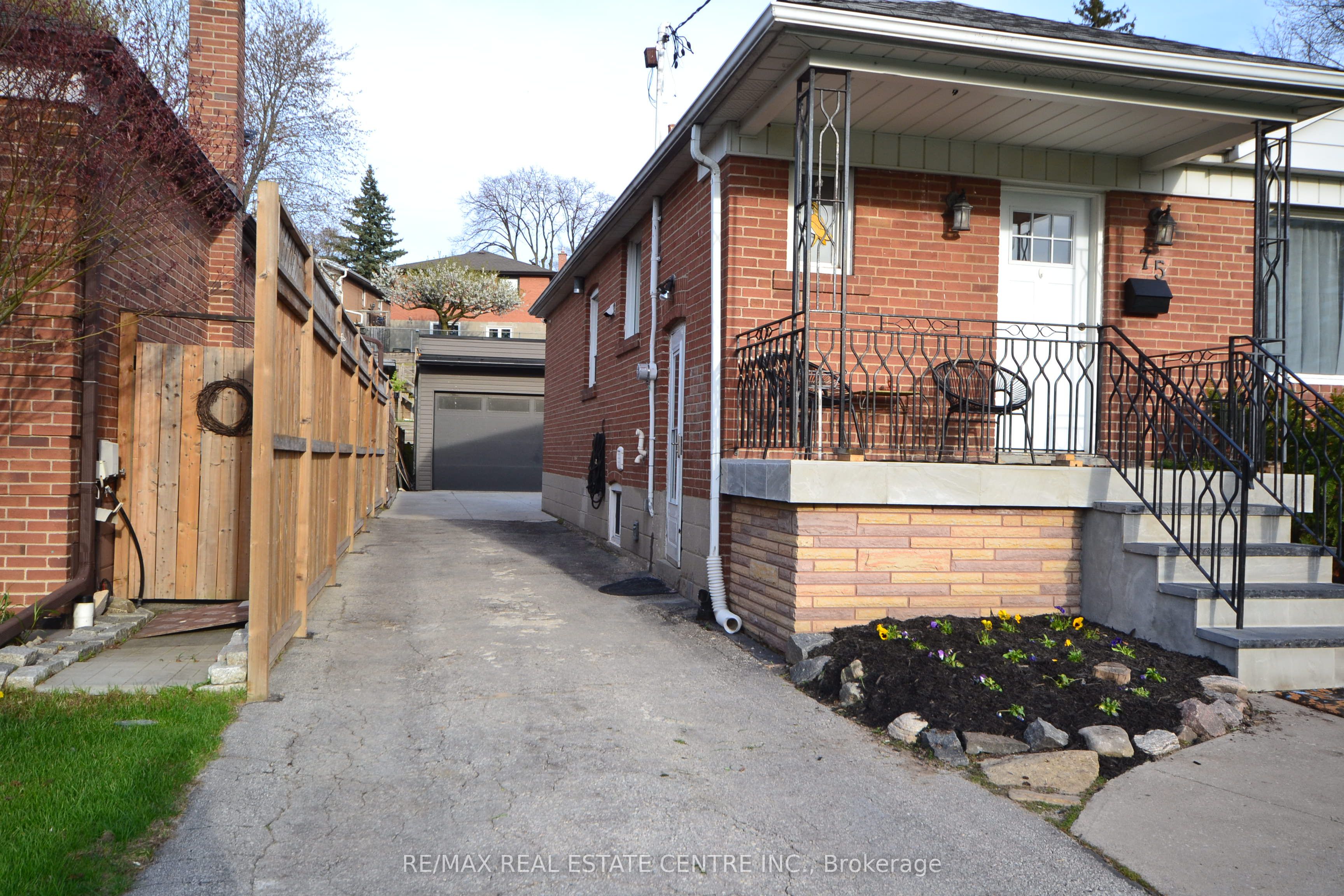 Additional image 3 of 75 Cynthia Road, Toronto, ON, M6N 2P8