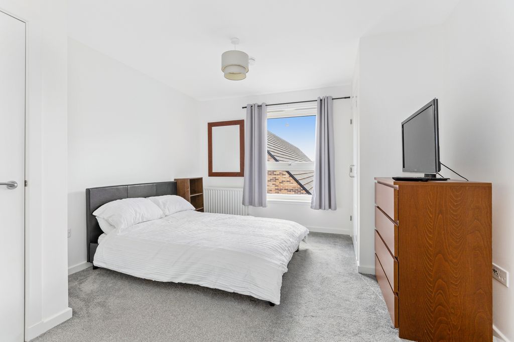 Additional image 5 of 2 bed flat for sale21/8 Muirhouse Parkway, Muirhouse, Edinburgh EH4