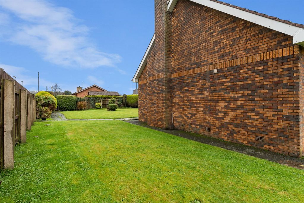 Additional image 16 of 2 bed property for sale10 Oakland Grove, Ballynahinch BT24