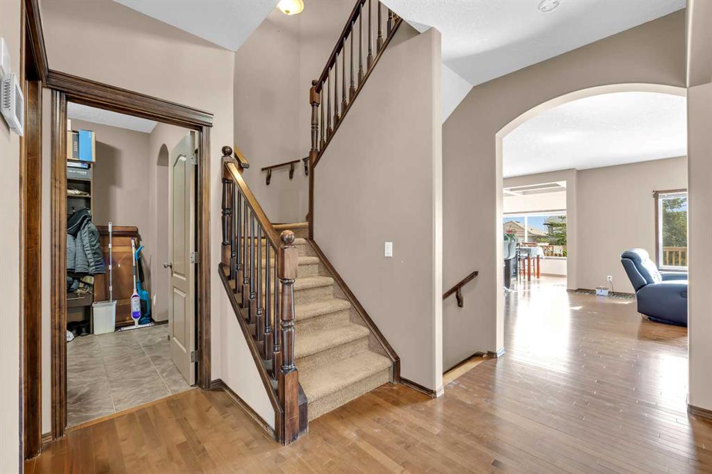 Additional image 3 of 92 Everoak Close SW, Calgary, AB, T2Y0C3