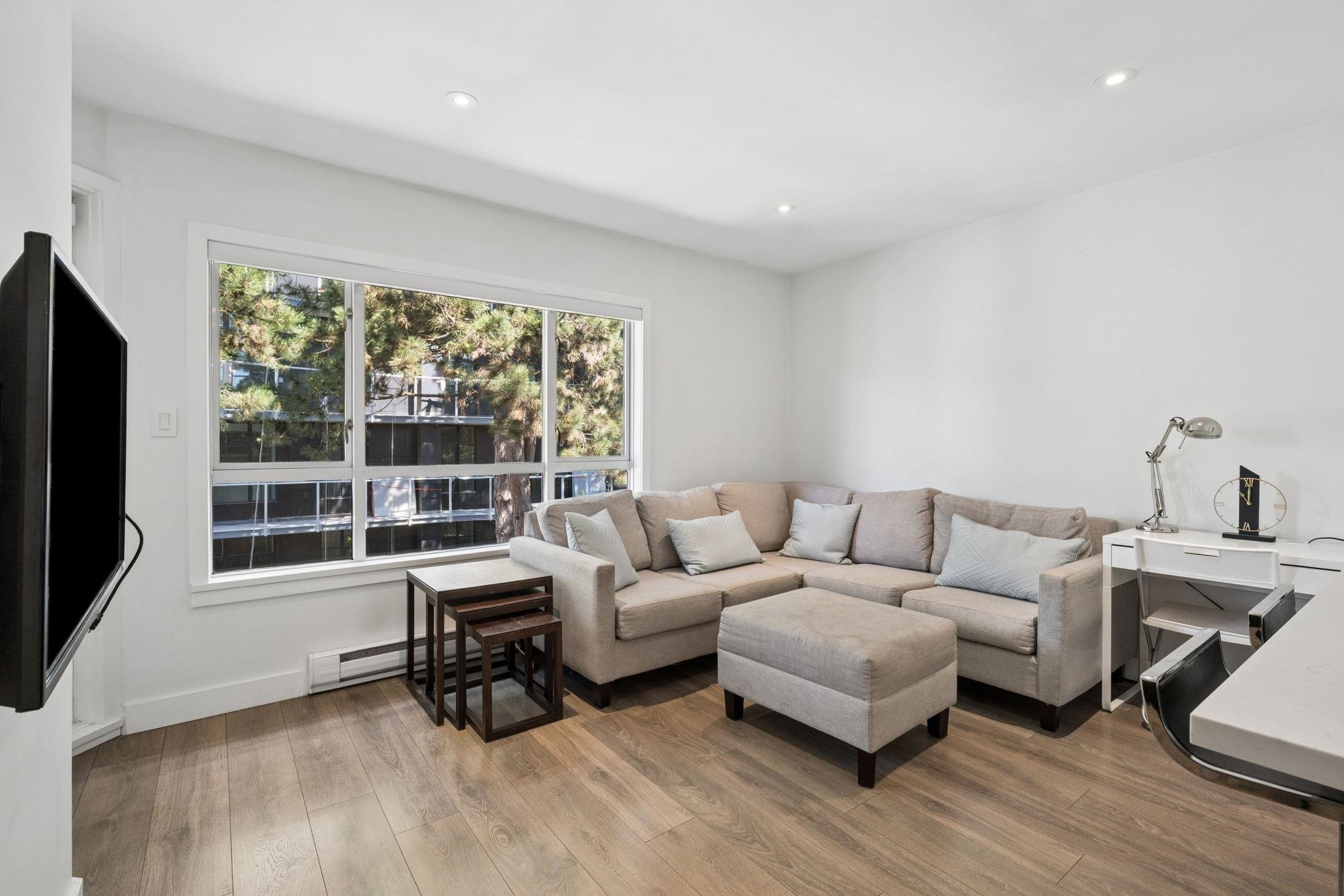302-555 14th Avenue W, Vancouver, BC, V5Z 4G8