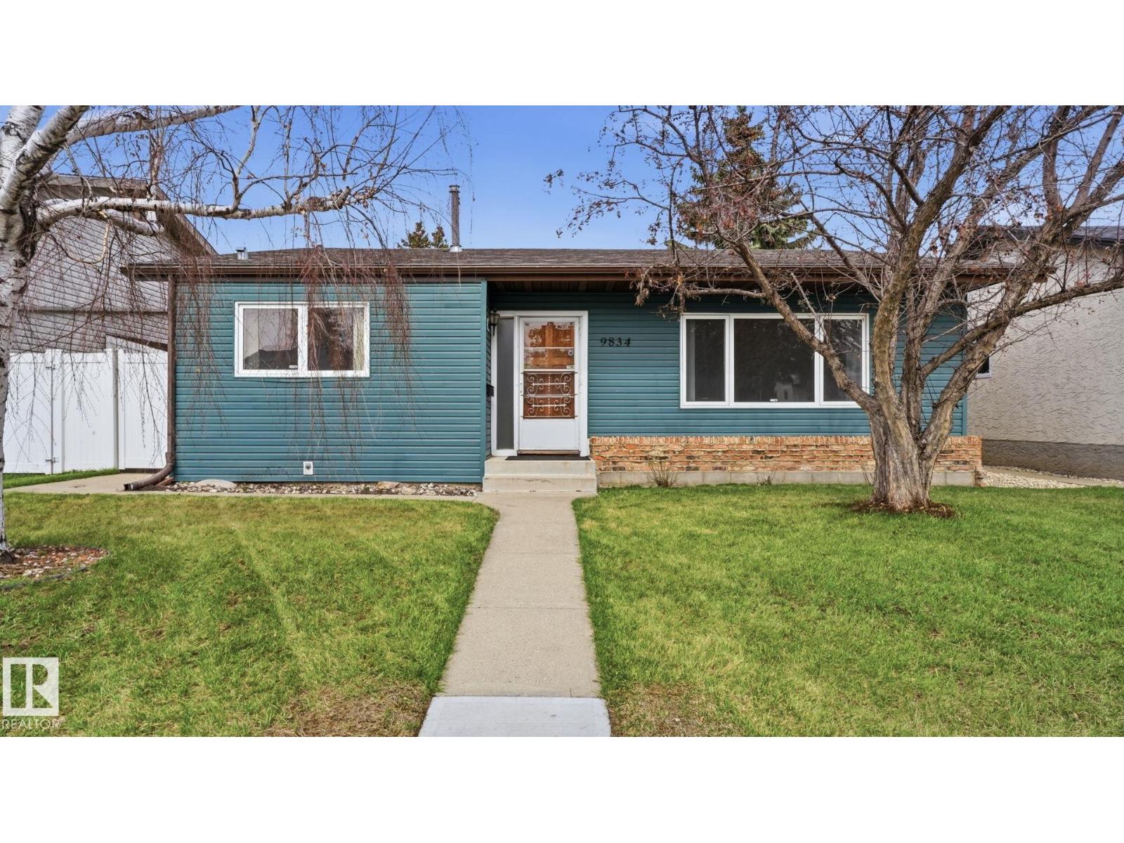 9834 167a Avenue NW, Edmonton, AB, T5X2Z2