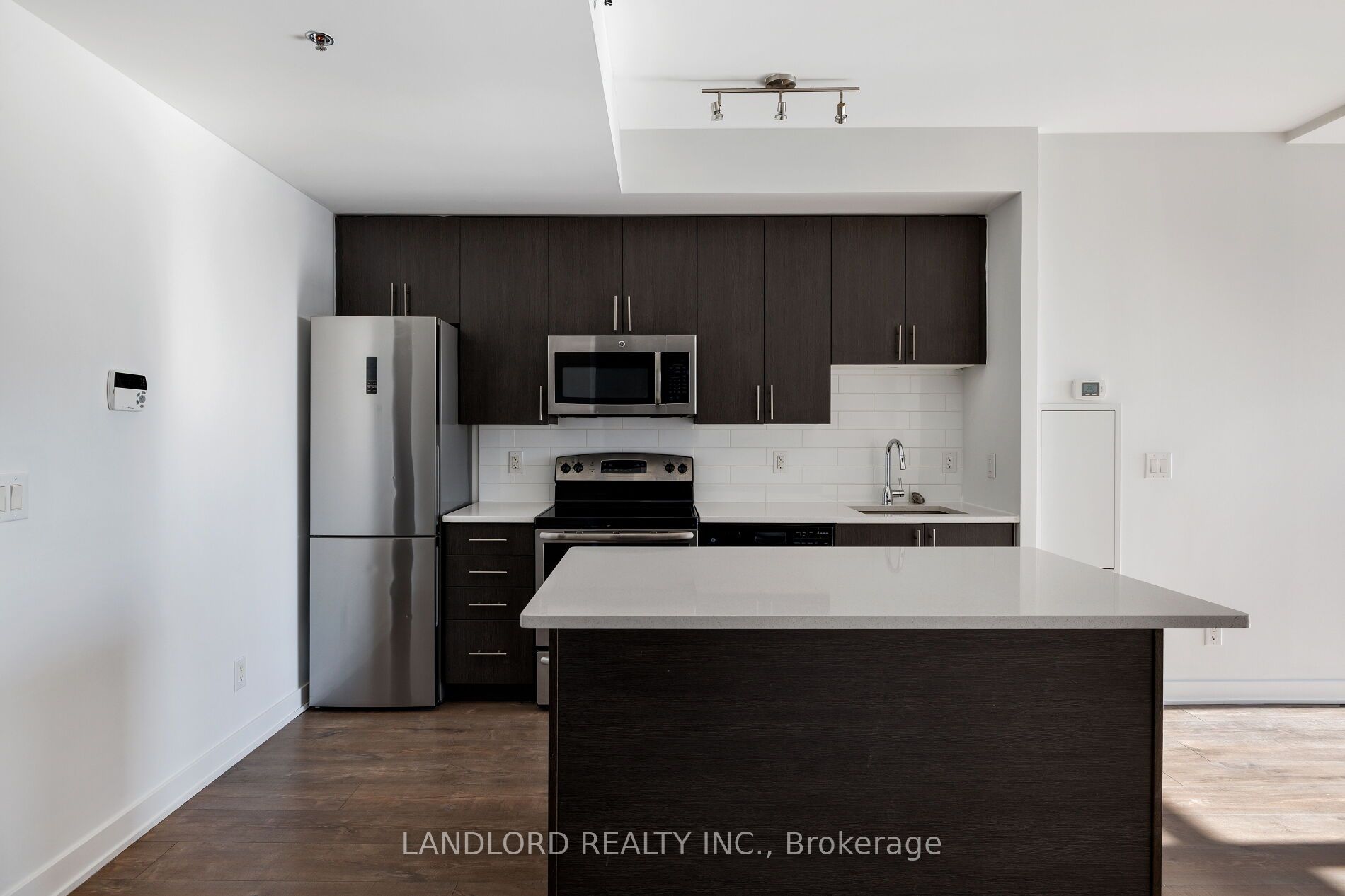 Additional image 4 of 905-11 Superior Avenue, Toronto, ON, M8V 0A7