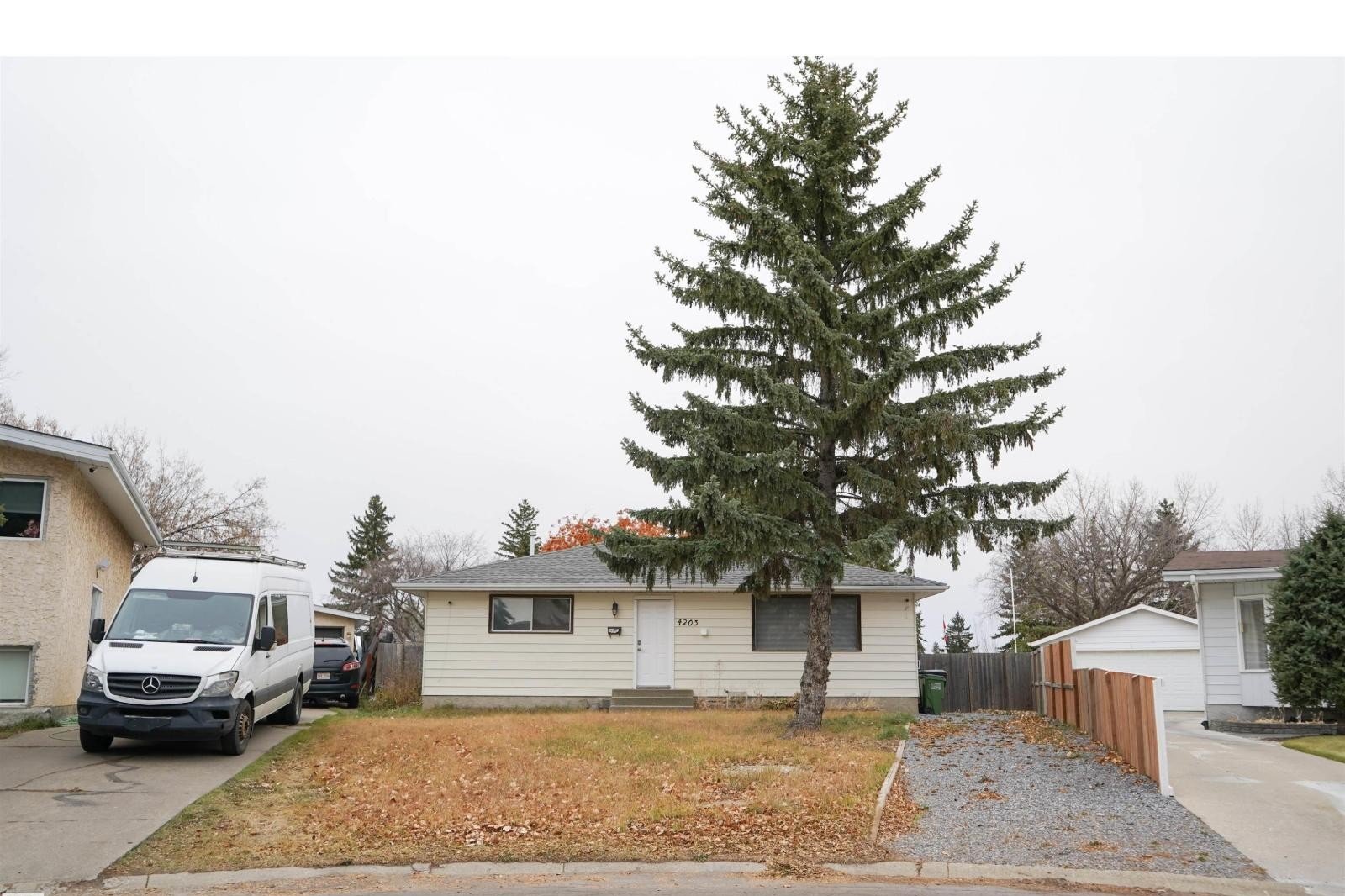 Additional image 8 of 4203 83 Street NW, Edmonton, AB, T6K1C8