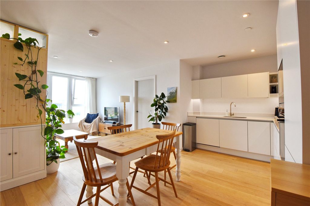 Additional image 5 of 2 bed flat to rentRunway Avenue, Patchway, Bristol, Gloucestershire BS34