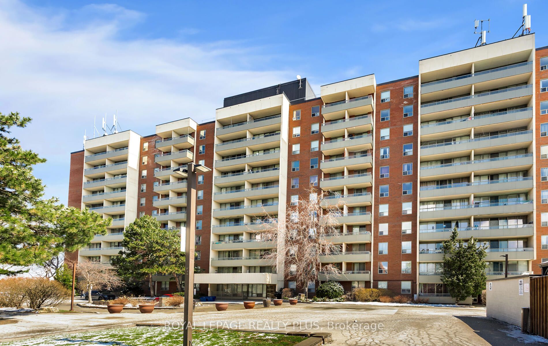 Additional image 2 of 1004-1 Four Winds Drive, Toronto, ON, M3J 2T1