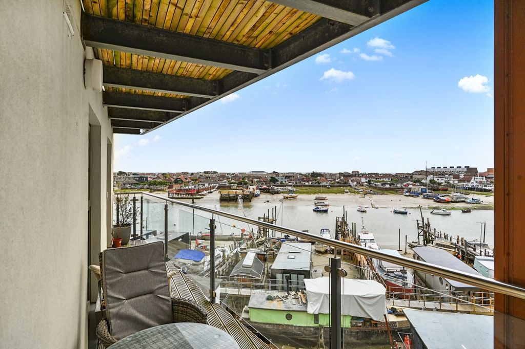 Additional image 14 of 3 bed flat to rentMariner Point, 83 Brighton Road, Shoreham BN43