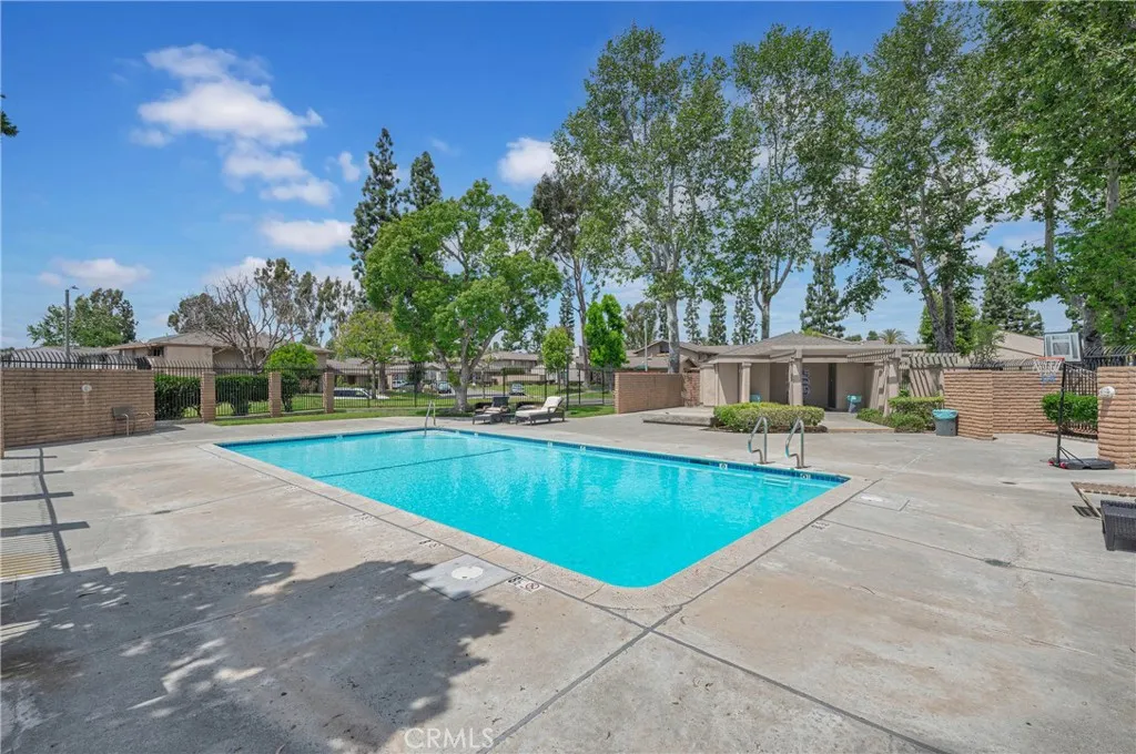 121 Doverfield Drive Unit 61, Placentia, CA 92870