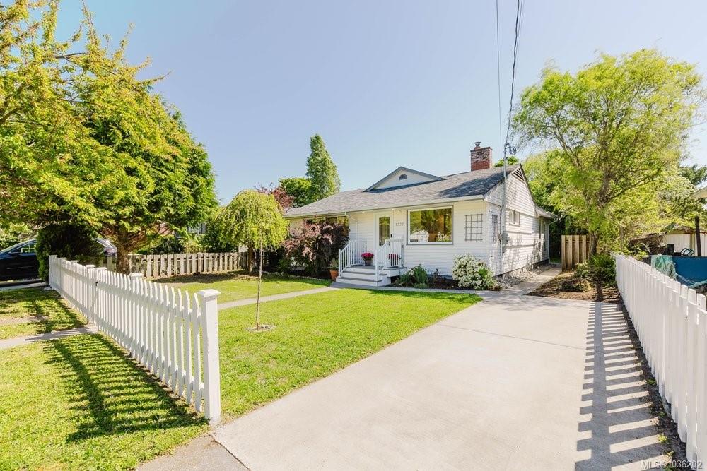 Additional image 3 of 1737 Amphion Street, Victoria, BC, V8R 4Z8