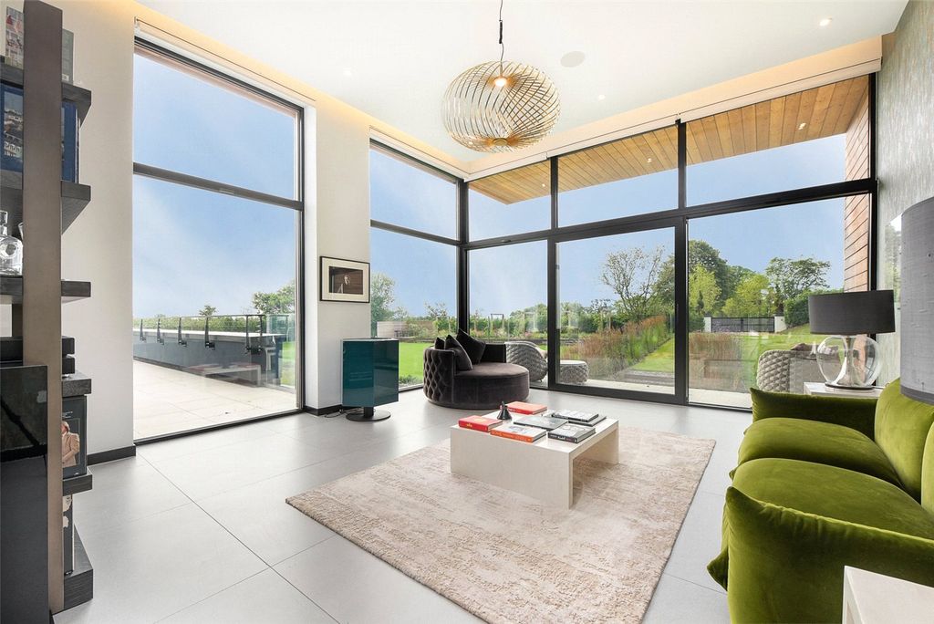 Additional image 5 of 5 bed detached house to rentHitcham Lane, Taplow, Maidenhead, Buckinghamshire SL6
