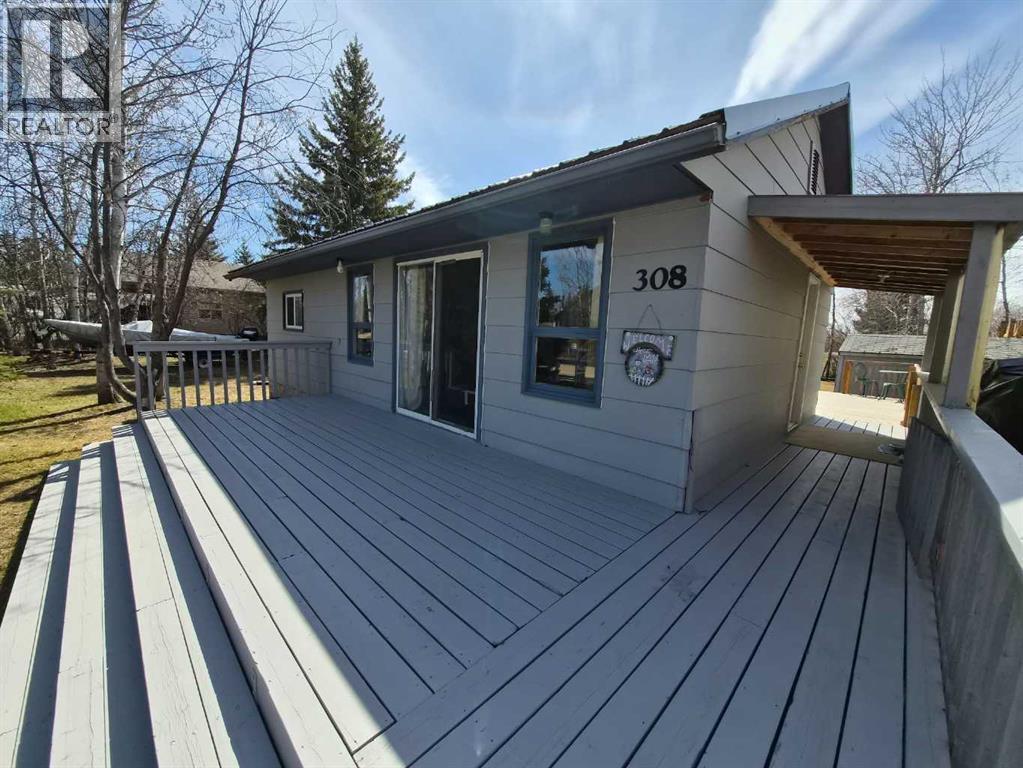 308 Pines Crescent