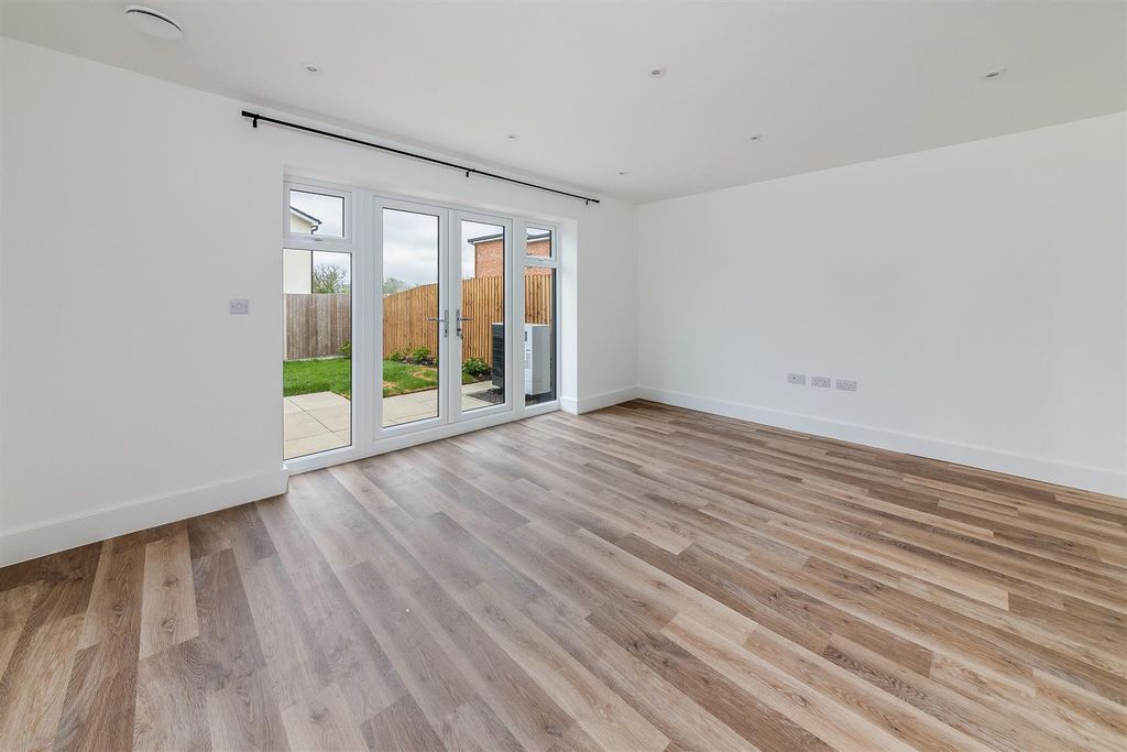 Additional image 7 of 3 bed semi-detached house to rentAnniversary Avenue East, Ambrosden OX25