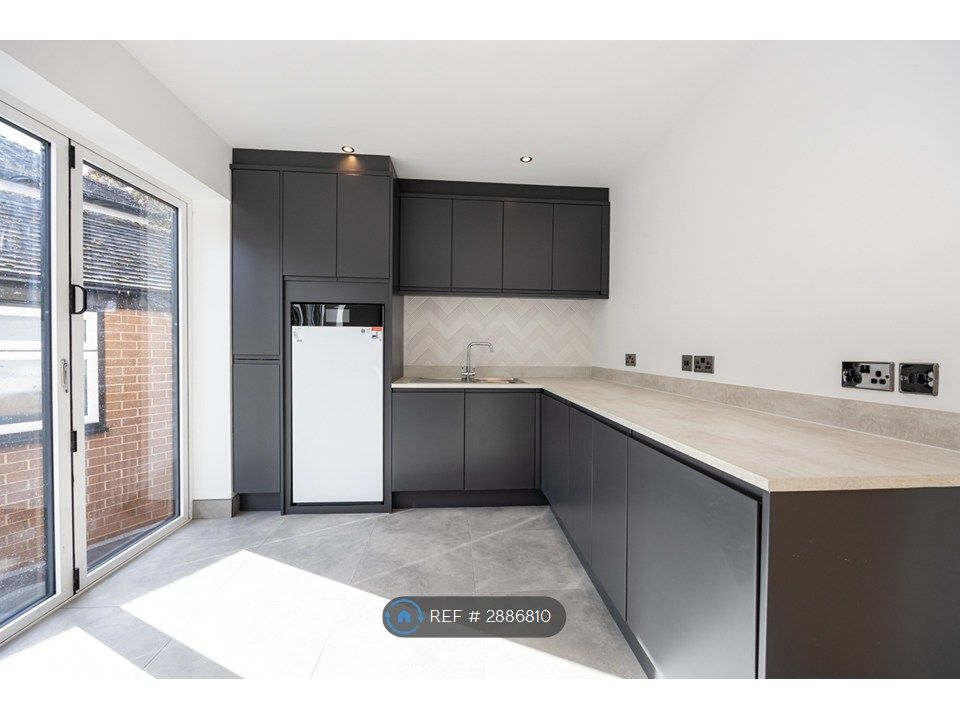 Additional image 19 of 5 bed semi-detached house to rentBeresford Crescent, Newcastle-Under-Lyme ST5